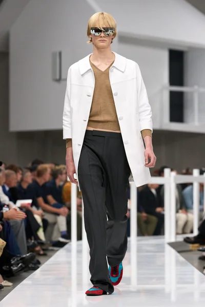 Look 13